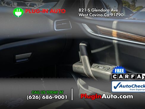 Used 2017 Maserati Ghibli w/ Luxury Package image 19