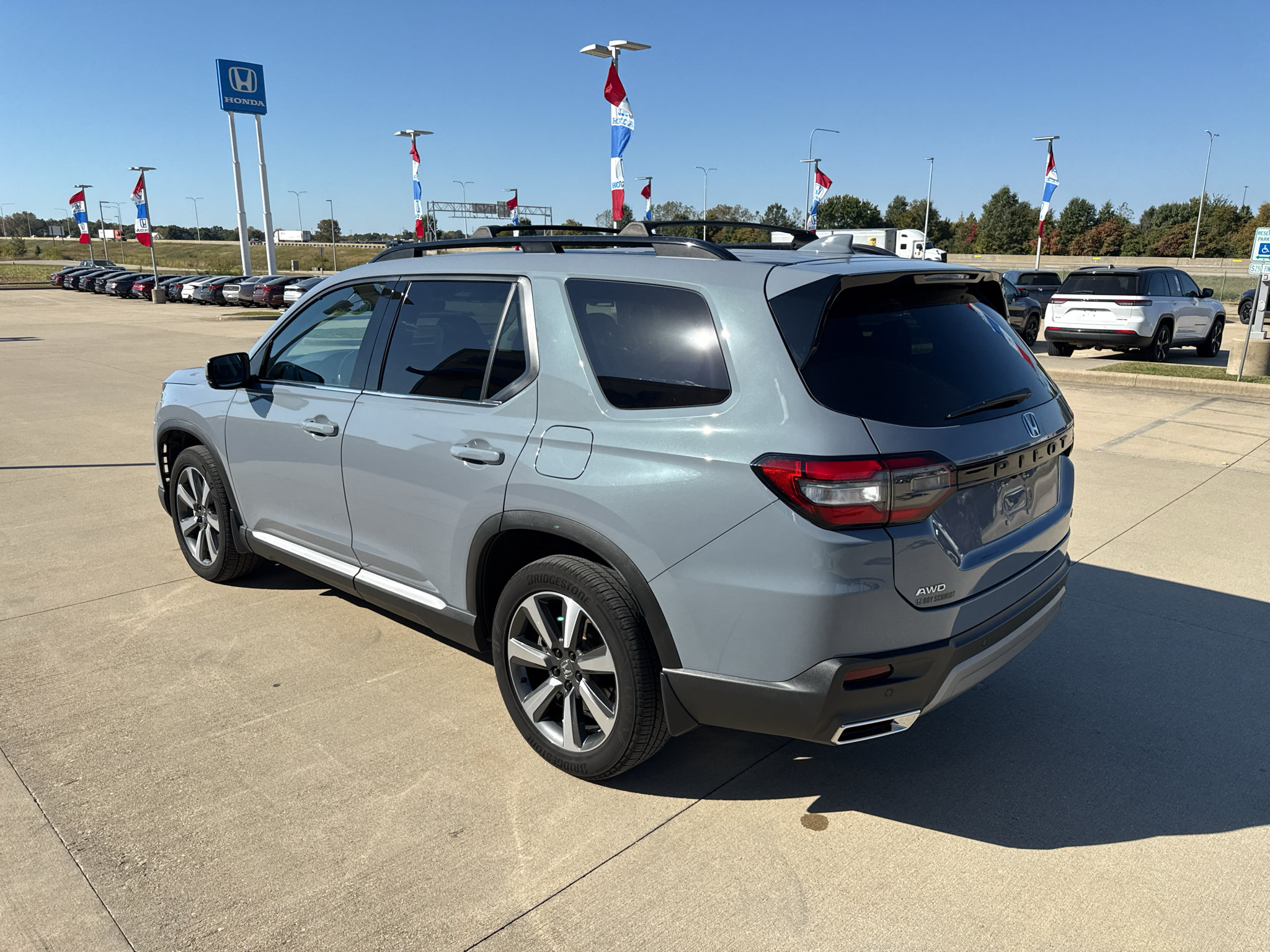 Used 2025 Honda Pilot Touring image 7