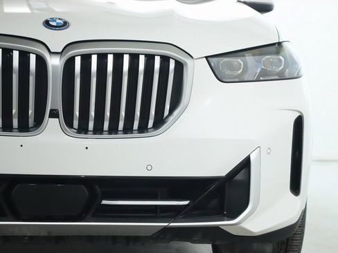 Used 2025 BMW X5 xDrive50e image 42