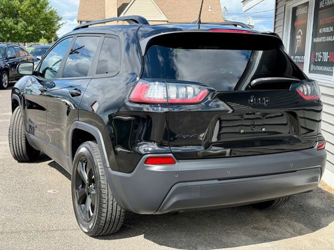 Used 2019 Jeep Cherokee Latitude Plus AWD/4WD image 5