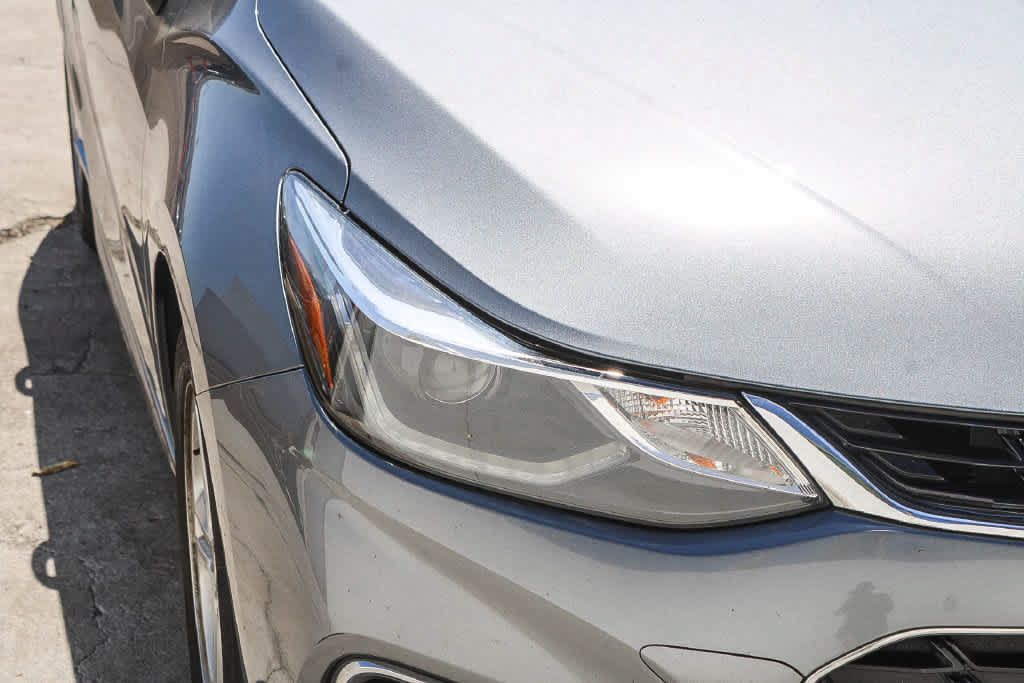 Used 2018 Chevrolet Cruze LT w/ RS Package FWD image 11