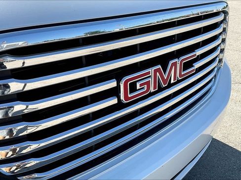 Used 2017 GMC Yukon SLT w/ Premium Edition AWD/4WD image 26