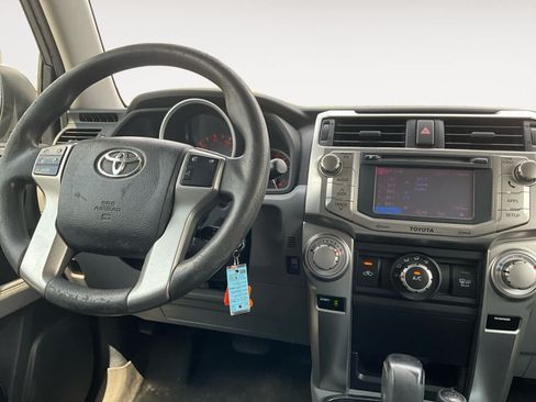 Used 2012 Toyota 4Runner SR5 w/ Convenience Pkg AWD/4WD image 10