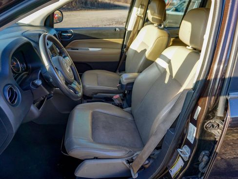 Used 2014 Jeep Compass Latitude image 16