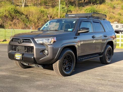 Used 2021 Toyota 4Runner Venture w/ Moonroof Package AWD/4WD image 9