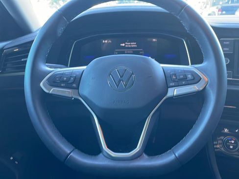 Used 2024 Volkswagen Jetta SE FWD image 6