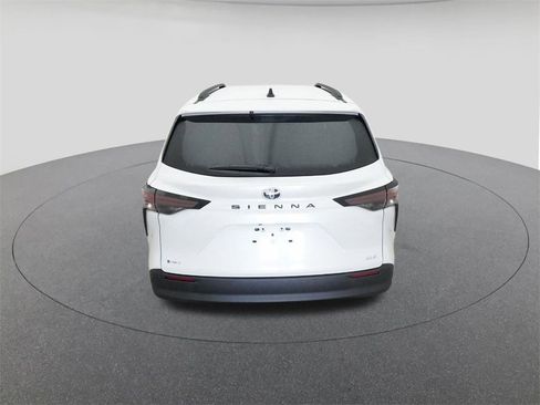 New 2026 Toyota Sienna XLE image 7