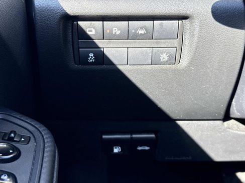 Used 2024 Nissan Versa S w/ Trunk Package image 18