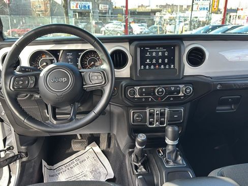 Used 2021 Jeep Wrangler Unlimited Islander image 27