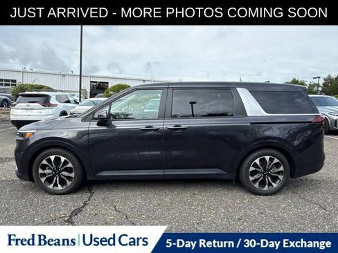 Used 2023 Kia Carnival EX FWD image 4