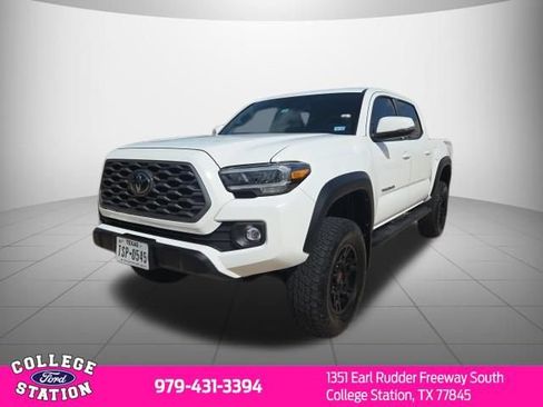 Used 2023 Toyota Tacoma TRD Off-Road w/ Technology Package AWD/4WD image 2