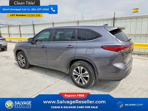 Used 2023 Toyota Highlander XLE FWD image 3