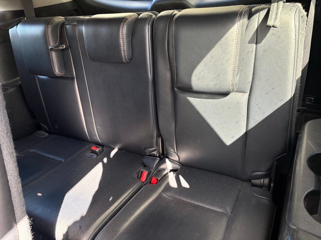 Used 2017 Toyota Highlander XLE w/ Carpet Mat Package FWD image 11