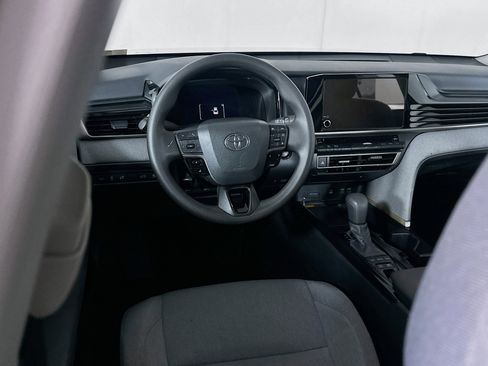 Used 2025 Toyota Camry LE image 17