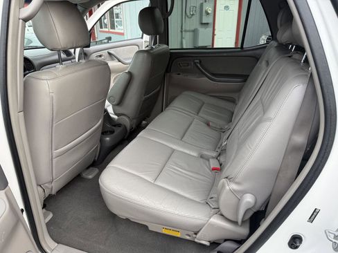 Used 2006 Toyota Sequoia SR5 image 11