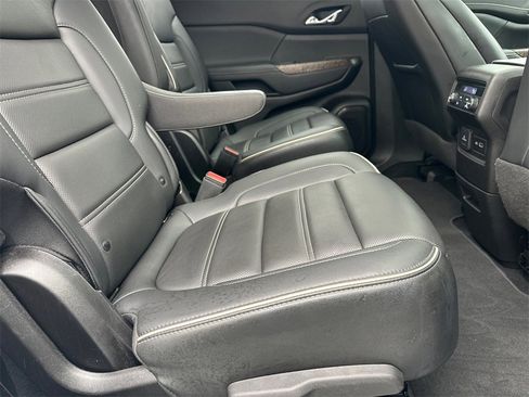 Used 2022 GMC Acadia Denali w/ Denali Ultimate Package image 16