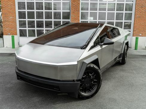 Used 2024 Tesla Cybertruck AWD Crew Cab image 2