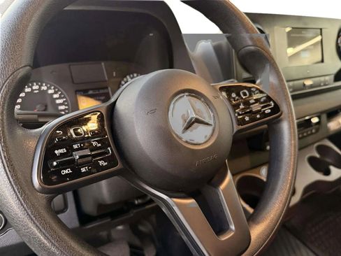 Used 2019 Mercedes-Benz Sprinter 2500 image 16