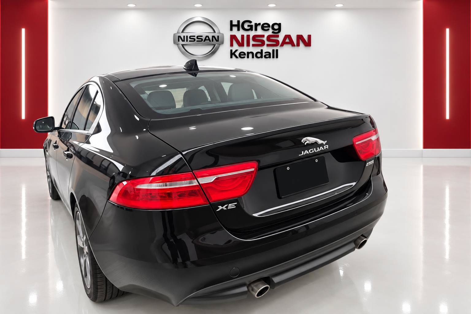 Used 2019 Jaguar XE RWD image 6