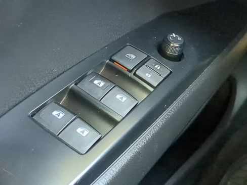 Used 2020 Toyota Camry SE image 21