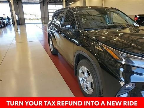 Used 2024 Toyota Highlander LE image 21