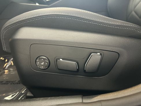 Used 2025 BMW 530i image 3