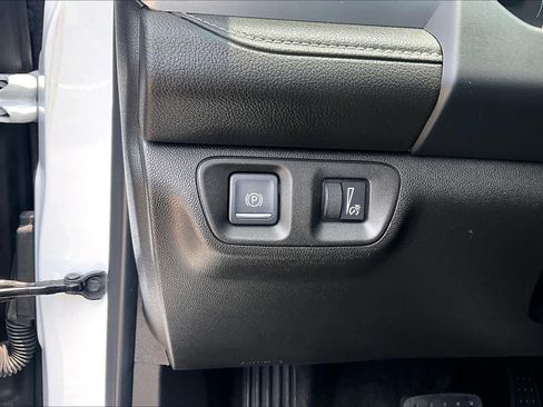 Used 2022 GMC Acadia SLT w/ Preferred Package FWD image 36
