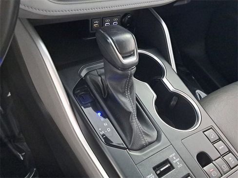 Used 2023 Toyota Highlander LE image 31