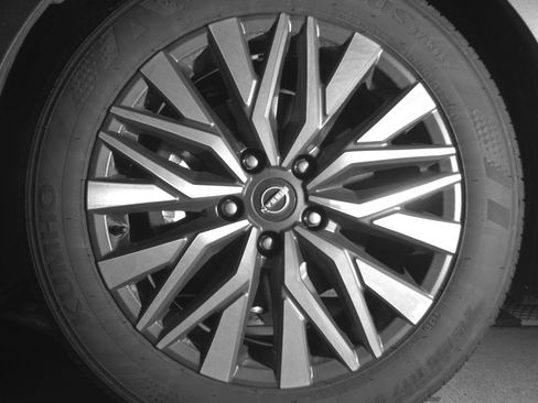 Used 2025 Nissan Altima 2.5 SV image 12