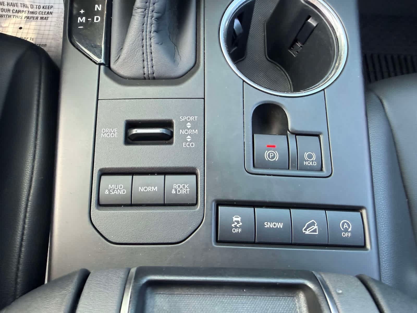 Used 2020 Toyota Highlander XLE AWD/4WD image 23