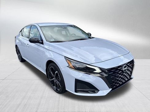 New 2025 Nissan Altima 2.5 SR image 3