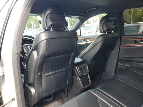 Used 2019 Lincoln Nautilus Select image 11
