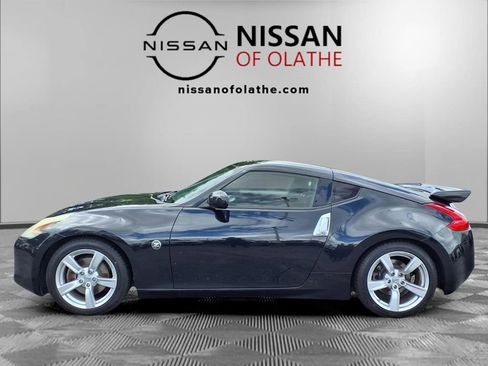 Used 2011 Nissan 370Z Coupe RWD image 20