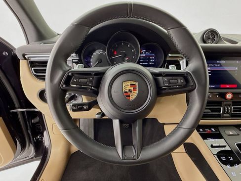 Certified 2025 Porsche Macan AWD/4WD image 16