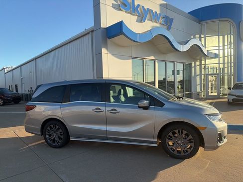 New 2026 Honda Odyssey Touring image 1