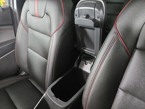 Certified 2025 Chevrolet Trax RS image 27