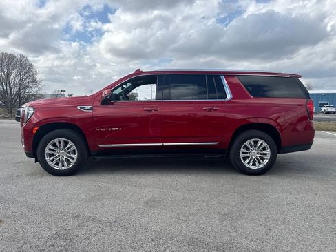 Used 2024 GMC Yukon XL SLT w/ SLT Luxury Package image 3