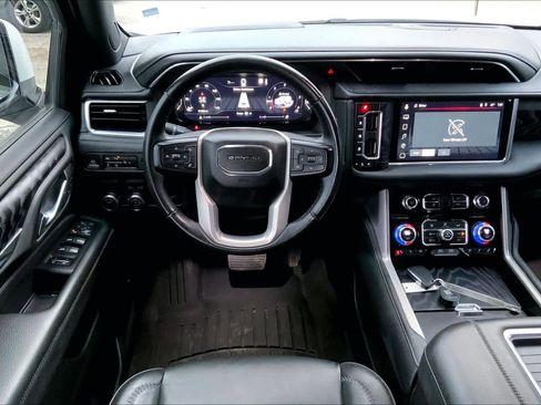 Used 2023 GMC Yukon Denali image 5