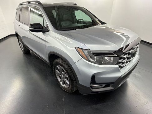 Certified 2024 Honda Passport TrailSport image 7