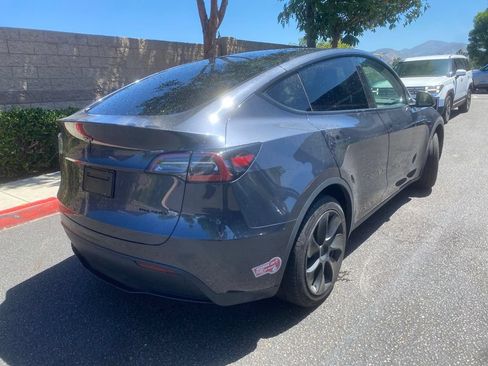 Used 2024 Tesla Model Y Long Range AWD/4WD image 8