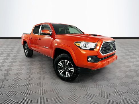 Used 2018 Toyota Tacoma TRD Sport AWD/4WD image 30