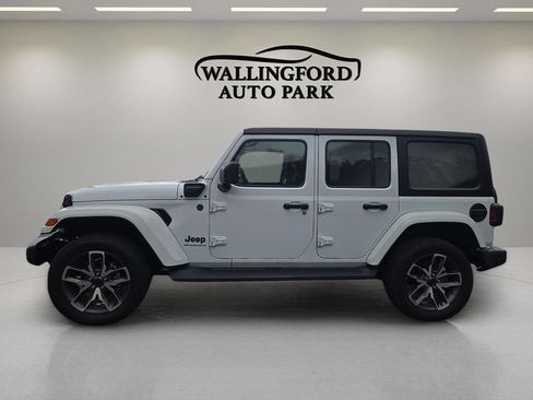 Used 2024 Jeep Wrangler Unlimited w/ Convenience Group AWD/4WD image 2