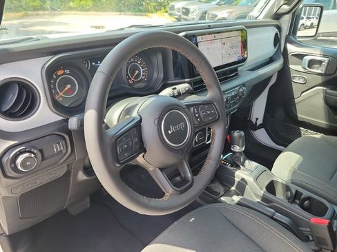 Used 2025 Jeep Wrangler Unlimited Sport AWD/4WD image 19