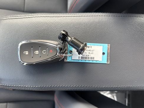 Used 2017 Chevrolet Bolt Premier w/ Driver Confidence II Package image 28