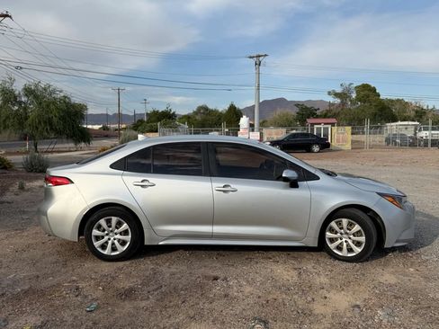 Used 2021 Toyota Corolla LE FWD image 2