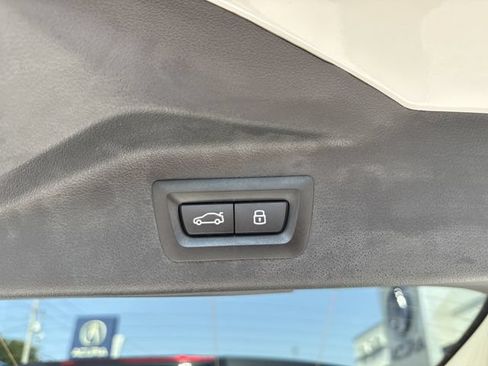 Used 2025 BMW X7 xDrive40i w/ Premium Package AWD/4WD image 36