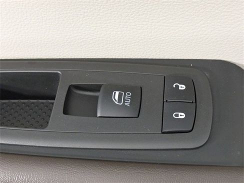 Certified 2021 Chrysler Pacifica Touring-L image 41