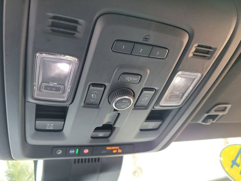 Used 2024 GMC Yukon XL Denali AWD/4WD image 21