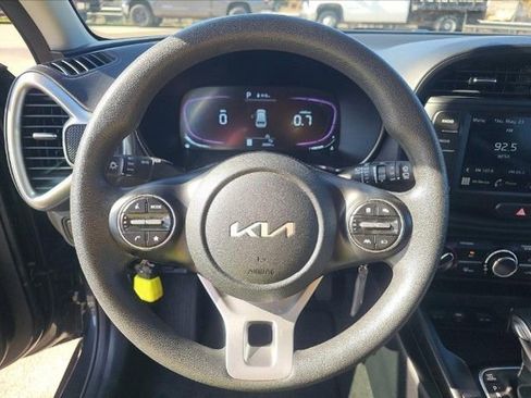 Used 2025 Kia Soul LX w/ LX Technology Package FWD image 7