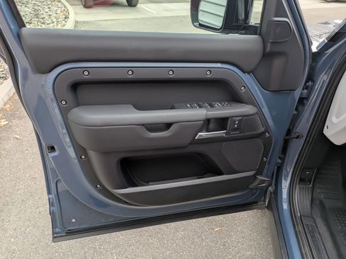 Used 2025 Land Rover Defender 110 S image 14